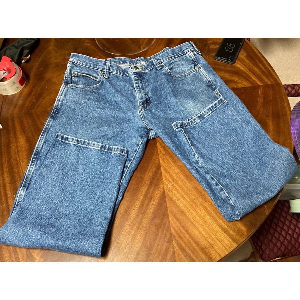 Men's Blue Jeans Size 36x29 Wrangler Rugged Wear Relaxed Straight 5 Pockets